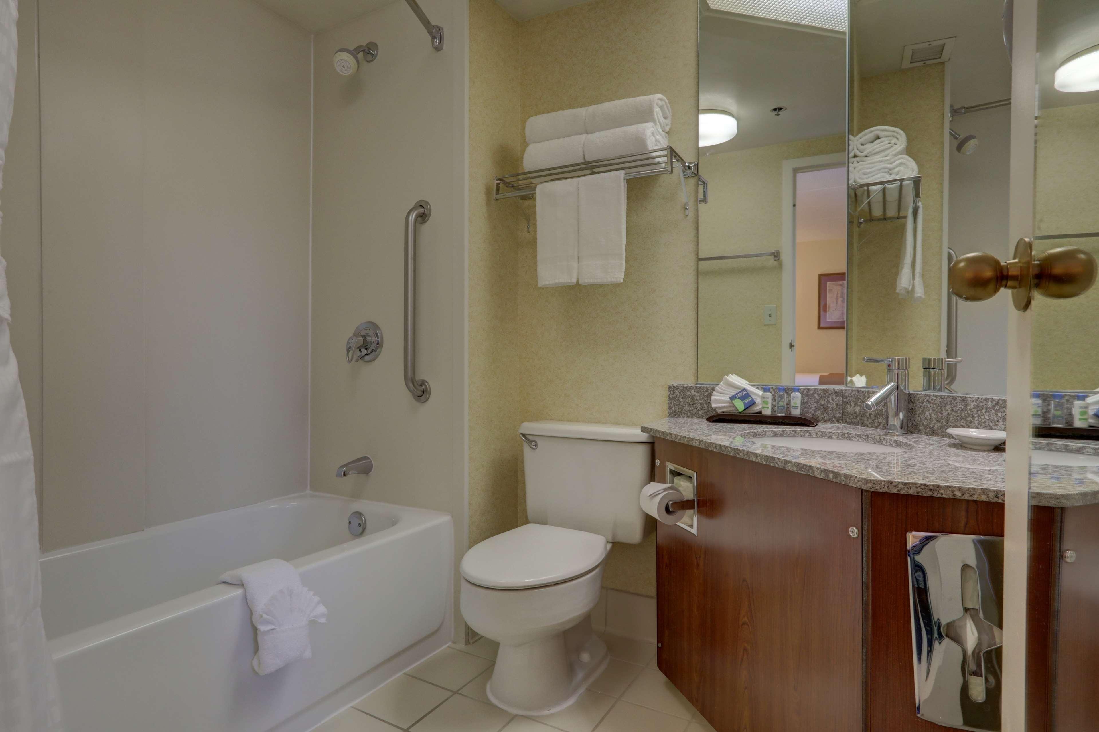 Surestay Plus Hotel By Best Western Chicago Lombard Room photo