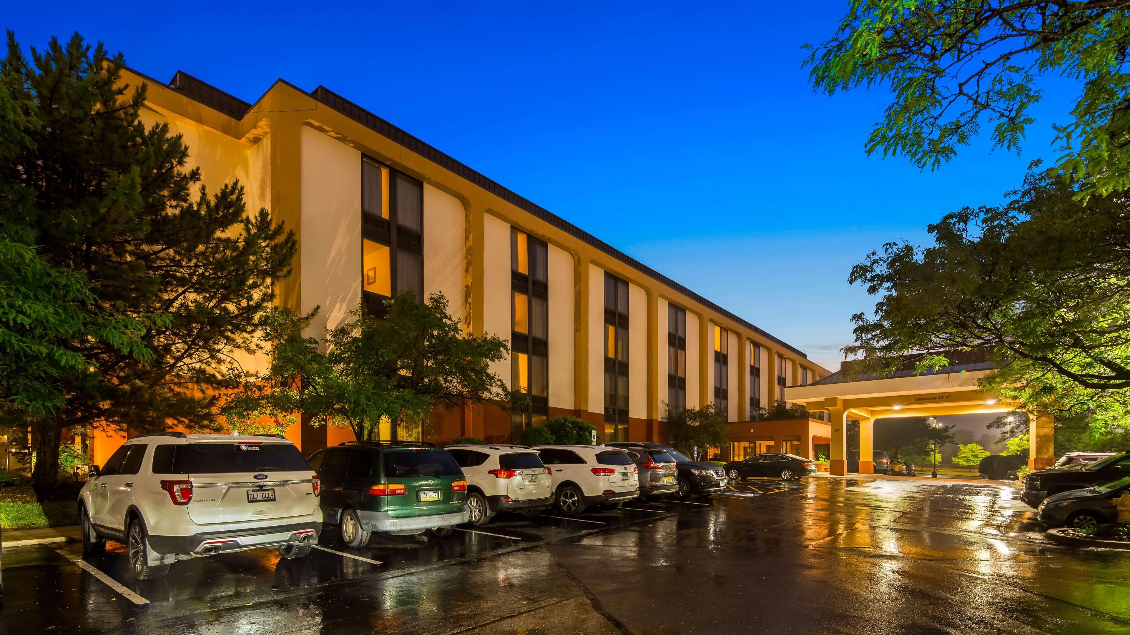 Surestay Plus Hotel By Best Western Chicago Lombard Exterior photo